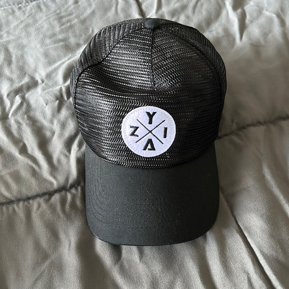 Zyia Hat - Picture 1 of 3